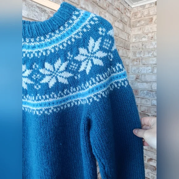 Handknit Wool Snowflake Fair Isle Sweater - Picture 3 of 7